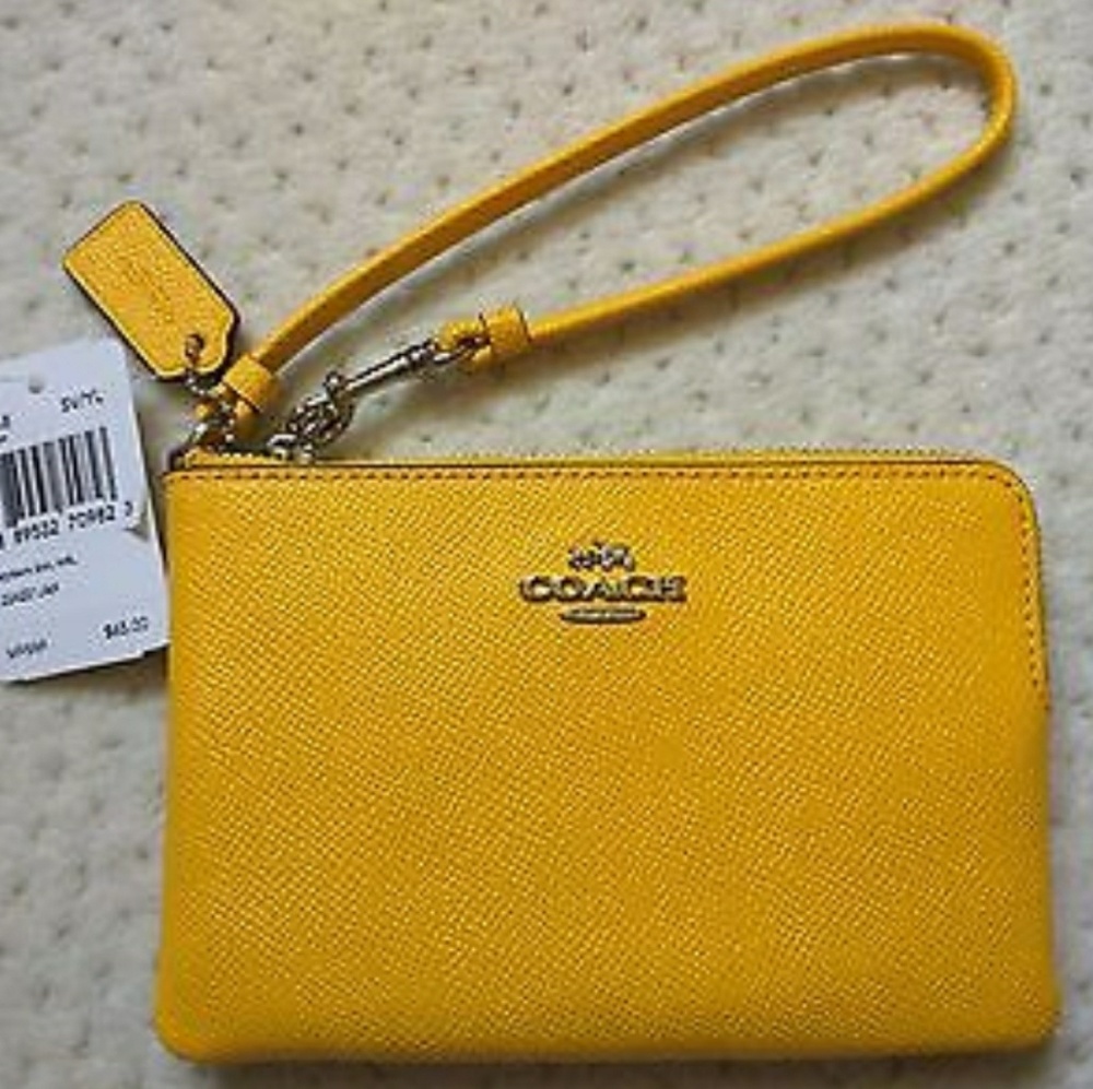 OPEN TO OFFERS! NWT COACH wristlet